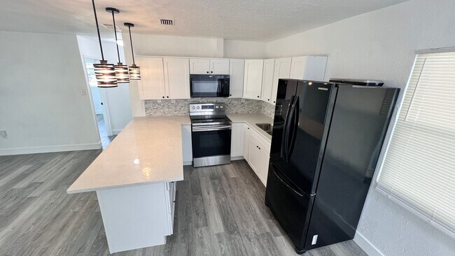 Building Photo - Timeless Appeal Meets Modern Living – 3BR Home on Expansive Lot in Titusville! WASHER & DRYER INC...