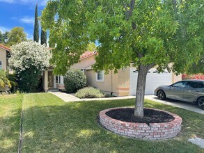 Building Photo - Charming single 3-bedroom rental opportunity!