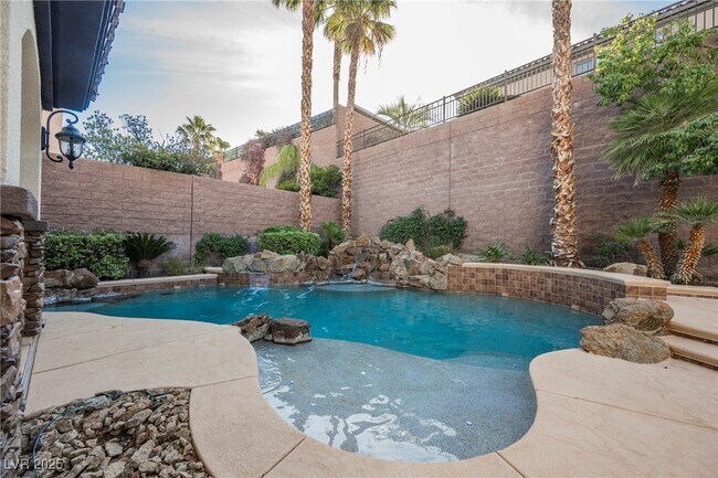 Building Photo - 2768 Liberation Dr