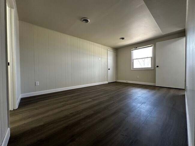 Building Photo - 2746 Nicolet Dr