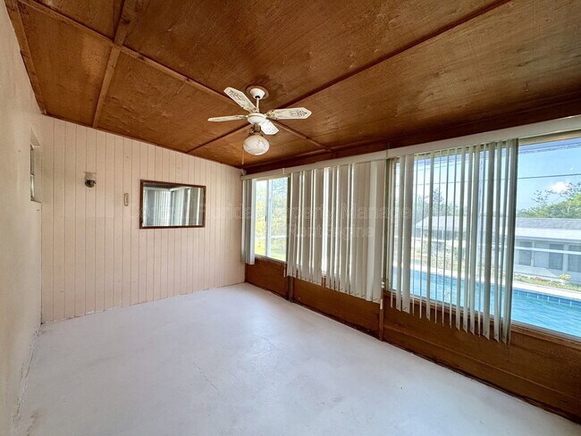 Building Photo - 1074 Gerona Ave