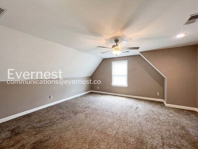 Building Photo - 5670 Matthew Dr