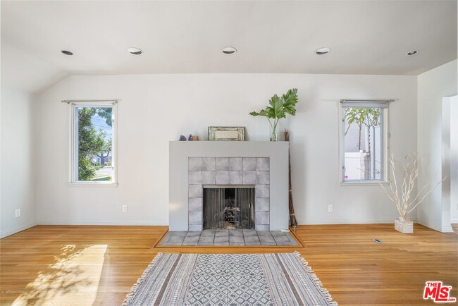 Building Photo - 2209 Pearl St