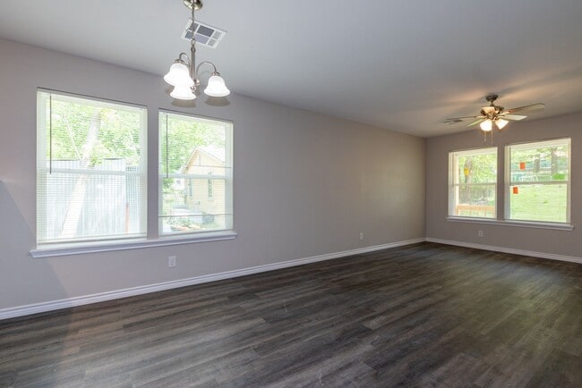 Building Photo - NEW LOW PRICE! 4 Bedroom 2 Bath +updated! ...