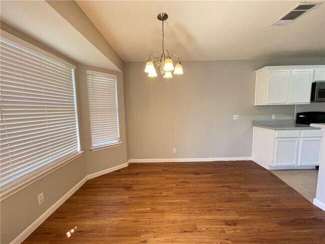 Building Photo - 110 Cotton Creek Way