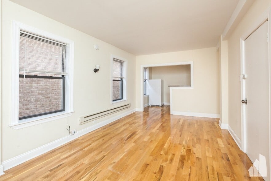Building Photo - 1325 N Dearborn St