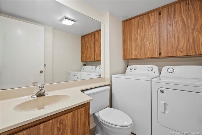 Building Photo - 2930 SW Sunset Trace Cir