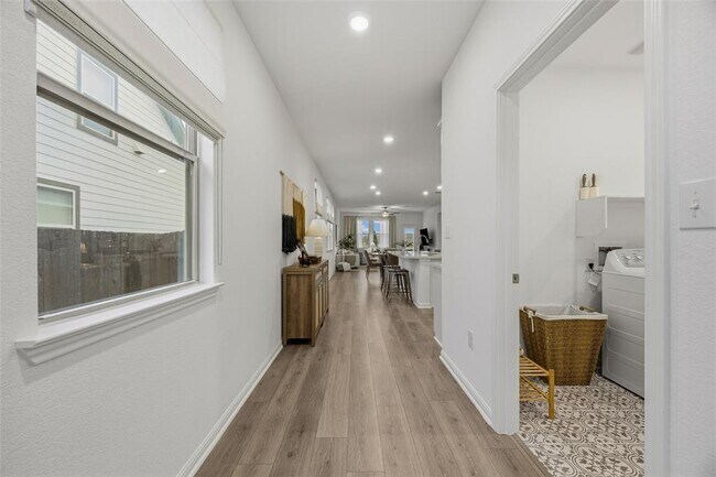 Building Photo - 858 Papaya Dr