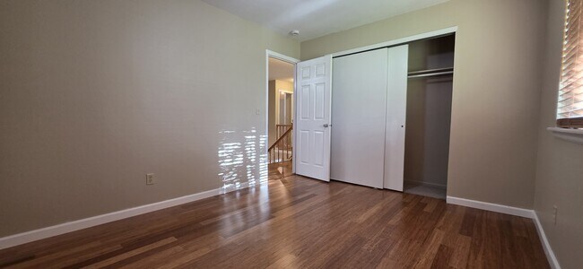 Building Photo - 572 W Jamison Pl