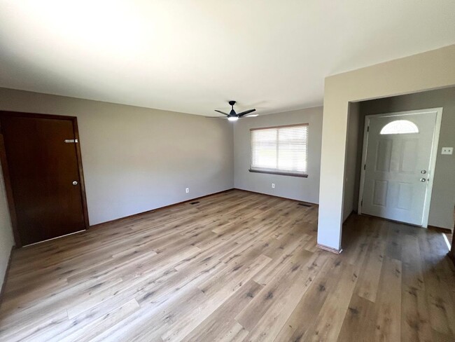 Building Photo - Move In Ready - 3 Bedroom 1.5 Bath In St. ...