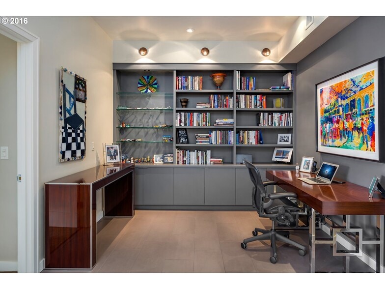 Building Photo - 1025 NW Couch St