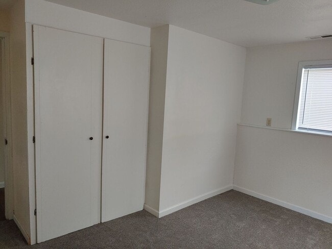 Building Photo - 4 Bedroom, 2 Bath Home Central Coeur d'Alene