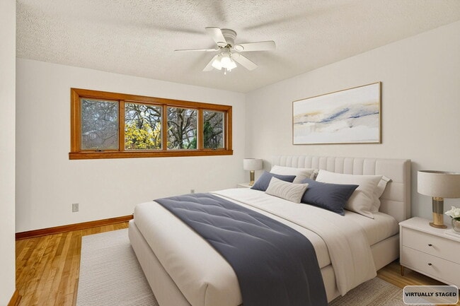 Building Photo - 3637 Sunset Dr