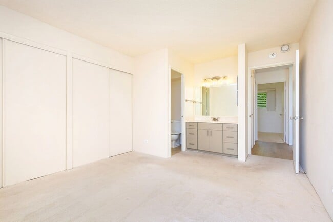 Building Photo - Spacious 2 bedroom 2 bath with Resort Style Amenities!