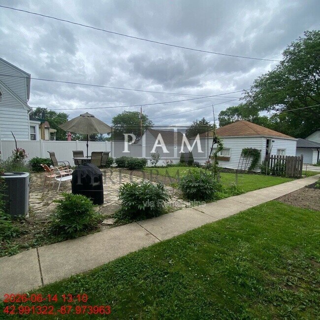 Building Photo - 2922 S 48th St