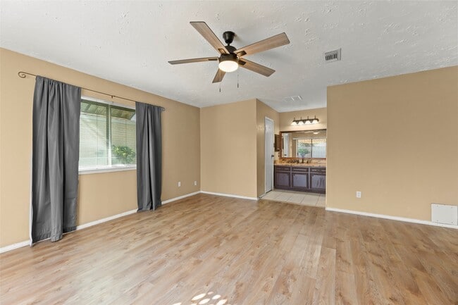 Building Photo - 8307 Autumn Wind Dr