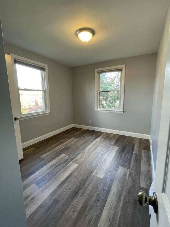 Building Photo - 121 N 16th St