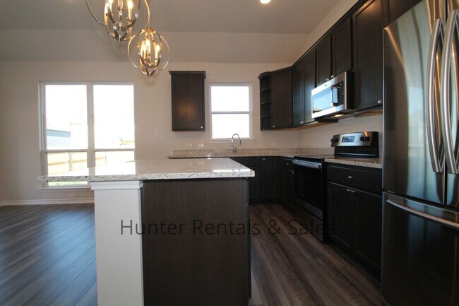 Building Photo - Temple North Gate Beauty!  Rent Reduced! Won't last long!