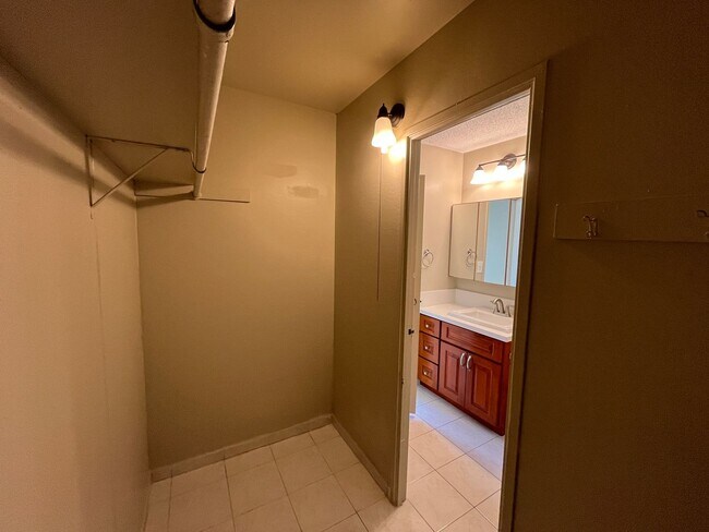 Building Photo - Valleyview Melemanu (Mililani) - 1 bedroom unit with remodeled kitchen and parking