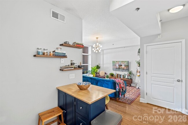 Building Photo - 1320 Fillmore Ave