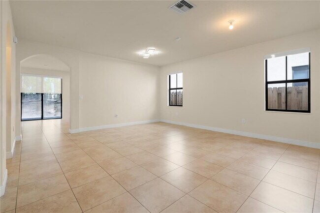 Building Photo - 10021 NW 87th Terrace
