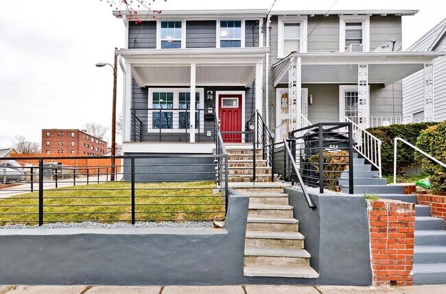 Building Photo - 4650 Hayes St NE