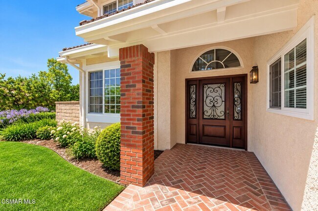 Building Photo - 5801 Middle Crest Dr