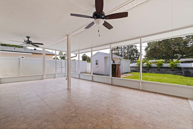 Building Photo - 934 41st Ave NE