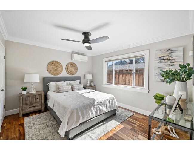 Building Photo - 674 E Julian St