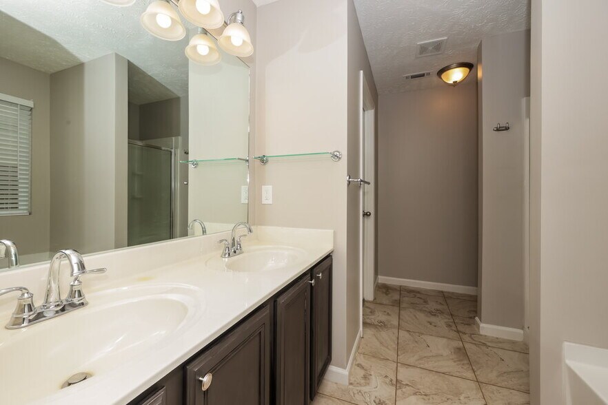 Building Photo - 413 Creek Oak Dr
