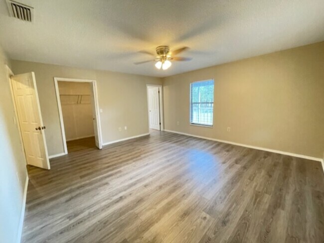 Building Photo - 9332 Trevarthon Rd