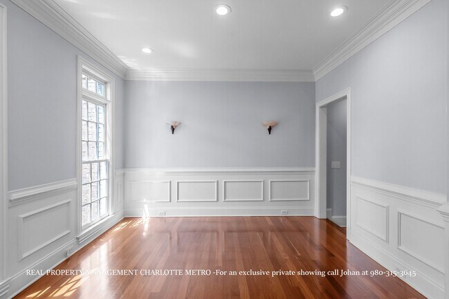 Building Photo - 529 Queens Rd