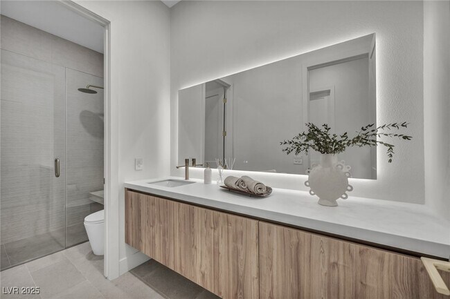 Building Photo - 10528 Garden Light Dr