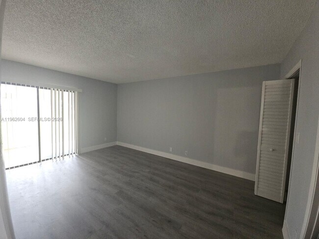 Building Photo - 177 Lakeview Dr