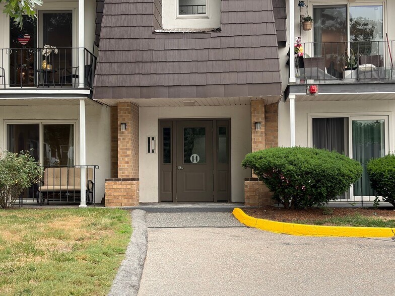 Building Photo - 14 Shadowbrook Ln