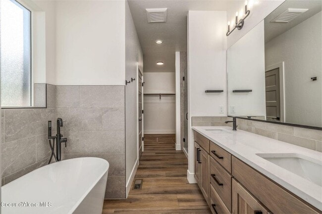 Building Photo - New Home in Thayer Farms North!