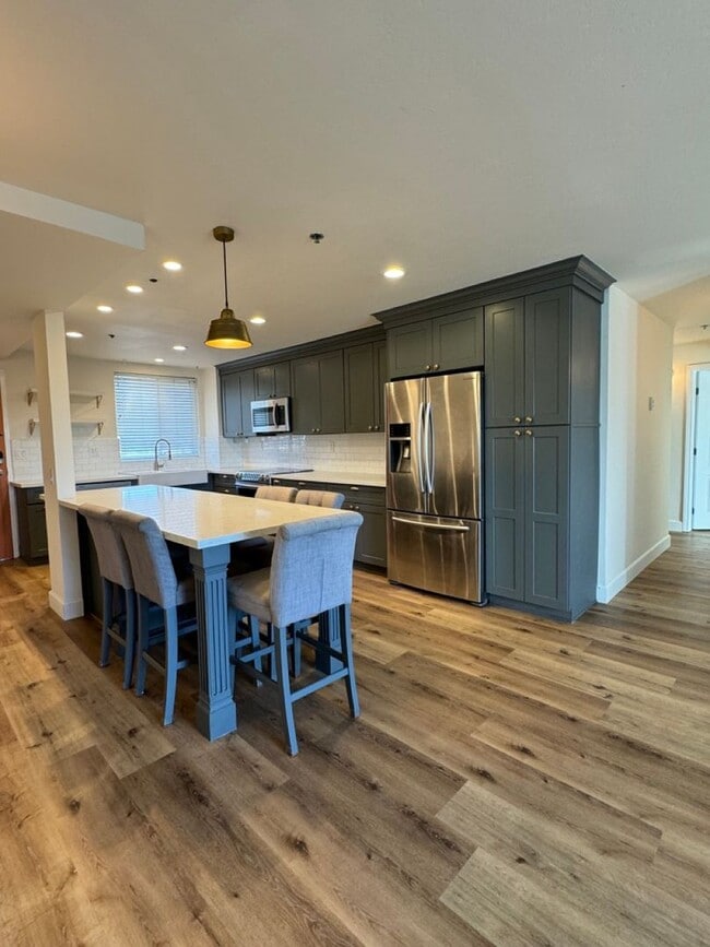 Building Photo - Amazing 4 Bedroom 2 Bath Condo in the heart of North Park!