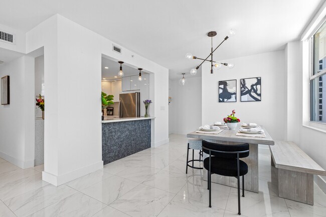 Building Photo - 5601 Collins Ave