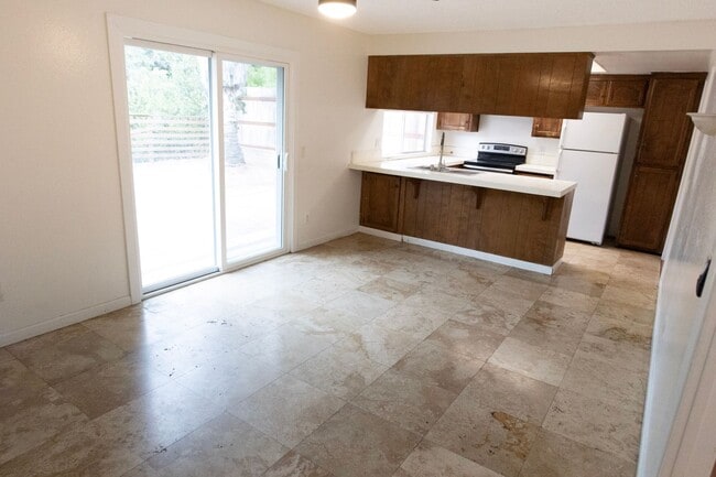 Building Photo - 5222 Countryside Dr