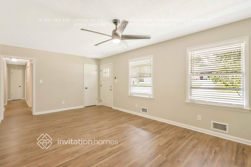 Building Photo - 2307 Ithica Dr SE