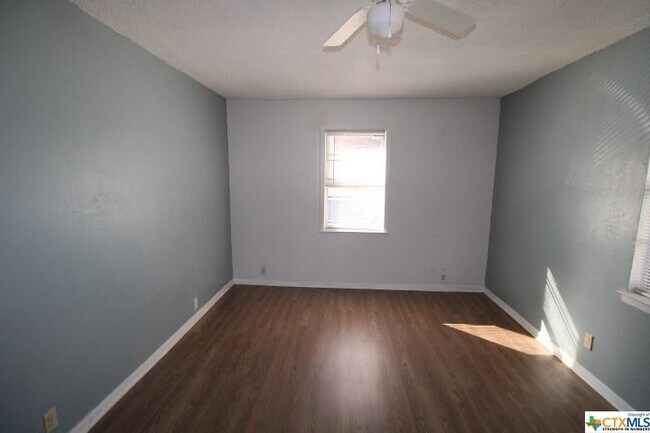 Building Photo - 409 Short Ave