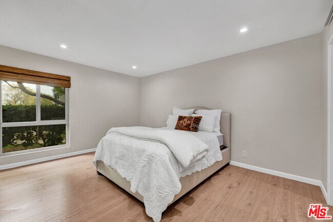 Building Photo - 4720 Park Granada