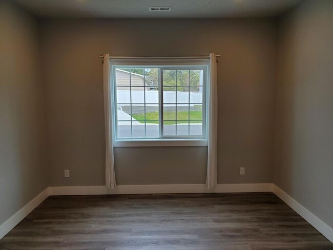 Building Photo - Craftsman 1 Story Zero Step House