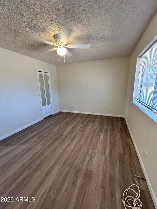 Building Photo - 711 N Oracle Cir