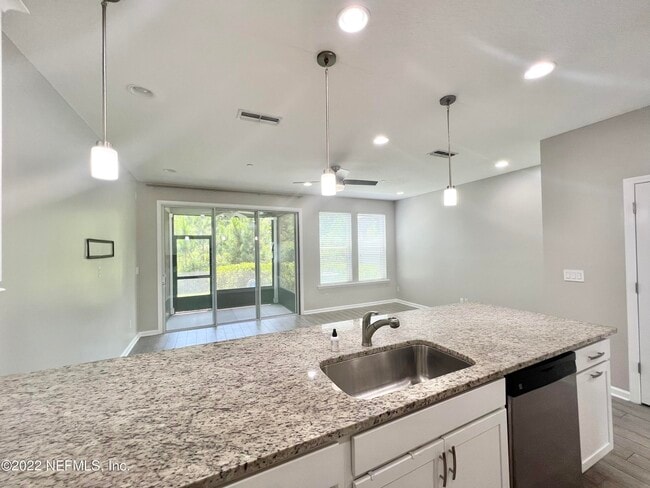 Building Photo - 46 Pindo Palm Dr