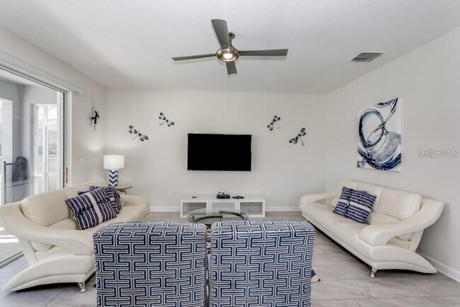 Building Photo - 1561 Flange Dr