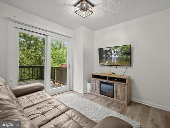 Building Photo - 7729 Patuxent Oak Ct