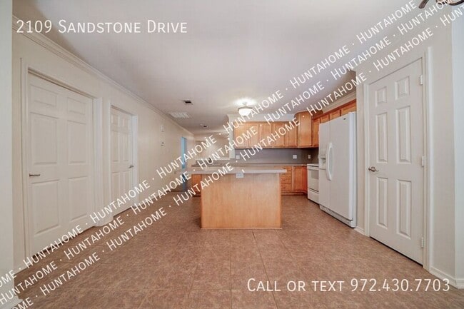 Building Photo - 2109 Sandstone Dr