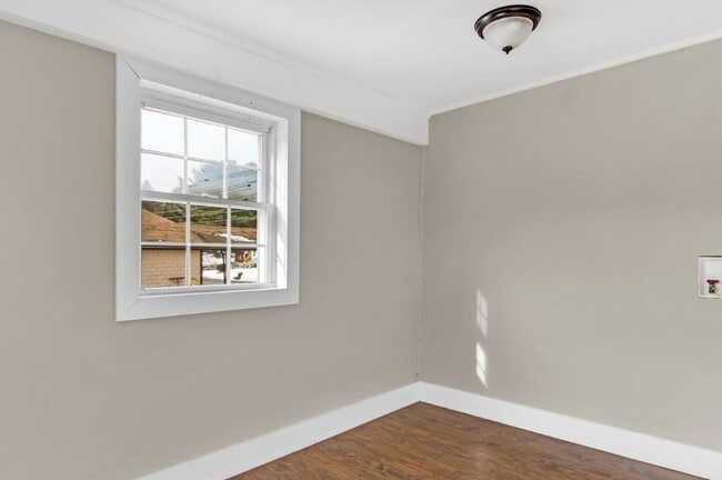 Building Photo - Coming Soon! Beautiful 3 Bedroom, 1.5 Bath...