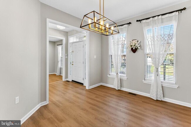 Building Photo - 2410 Dakota Lakes Dr